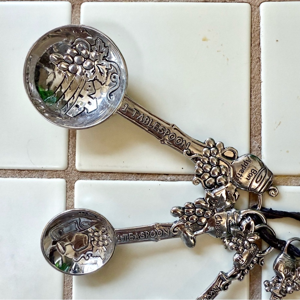 WINE MEASURING SPOONS SET BY GANZ EMBOSSED ZINC ALLOY SEEN ON FOOD NETWORK - Picture 3 of 6